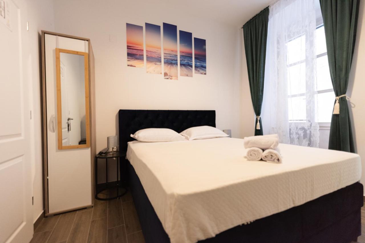 Apartament Throne Of 2